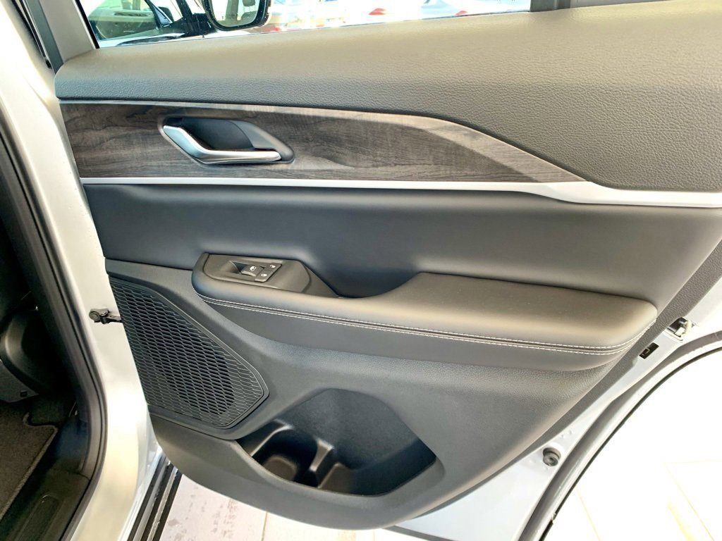 Used 2025 Jeep Grand Cherokee Limited image 27