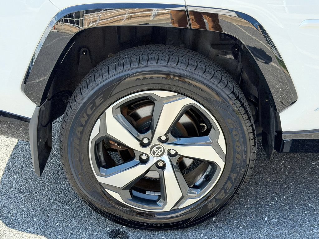 Used 2022 Toyota RAV4 SE w/ Weather & Moonroof Package AWD/4WD image 12