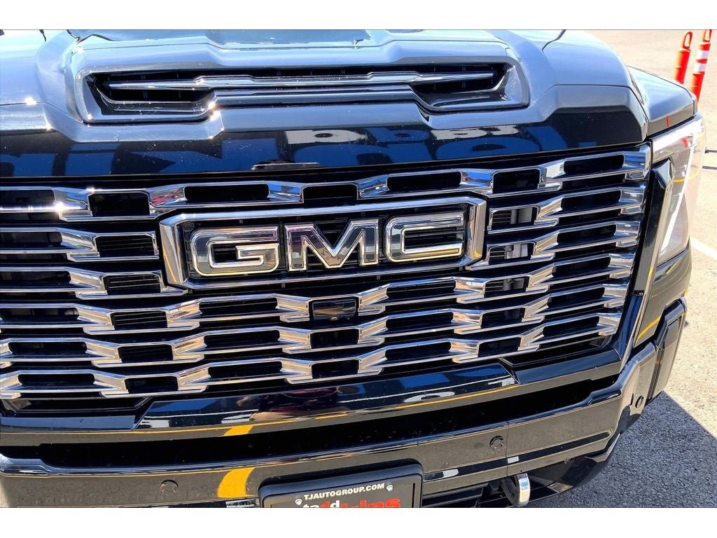 Used 2025 GMC Sierra 3500 Denali Ultimate AWD/4WD image 32