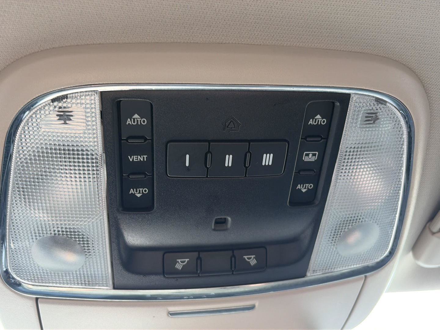 Used 2017 Chrysler 300 C w/ Safetytec Plus Group RWD image 27
