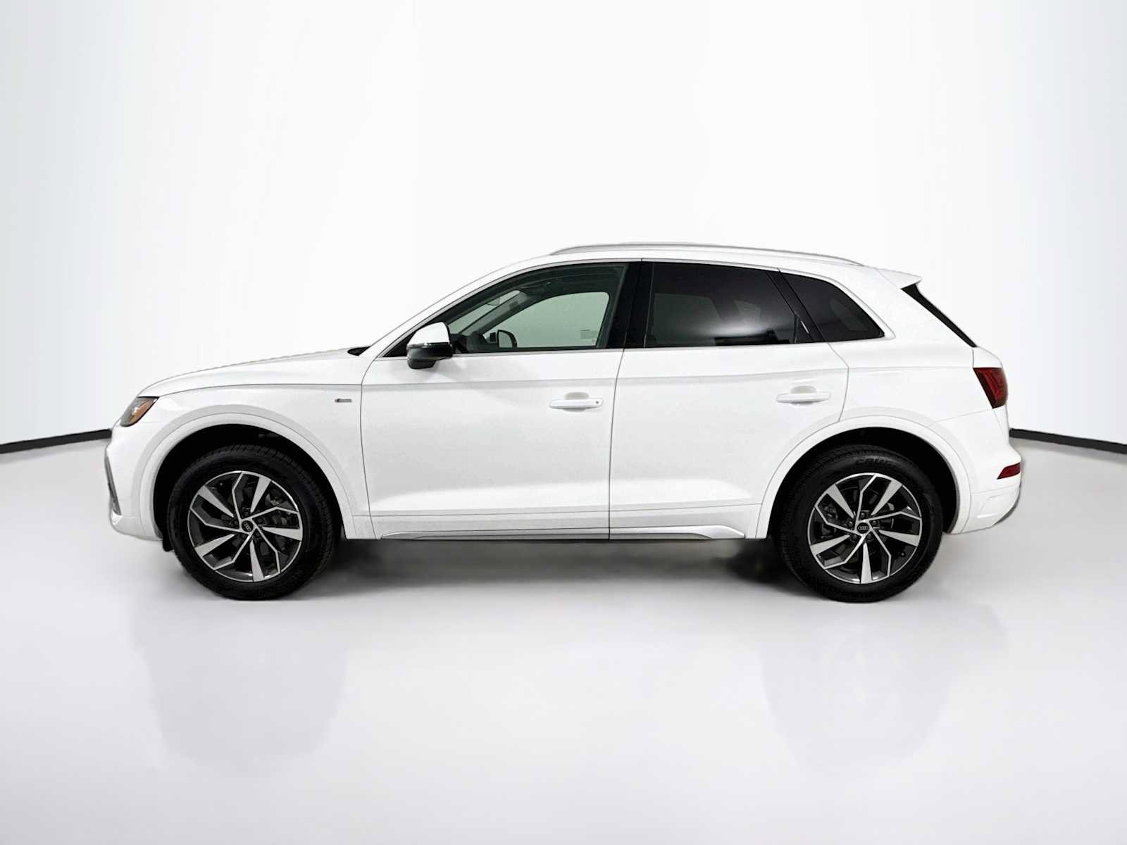 Used 2023 Audi Q5 2.0T Premium Plus w/ Premium Plus Package AWD/4WD image 2