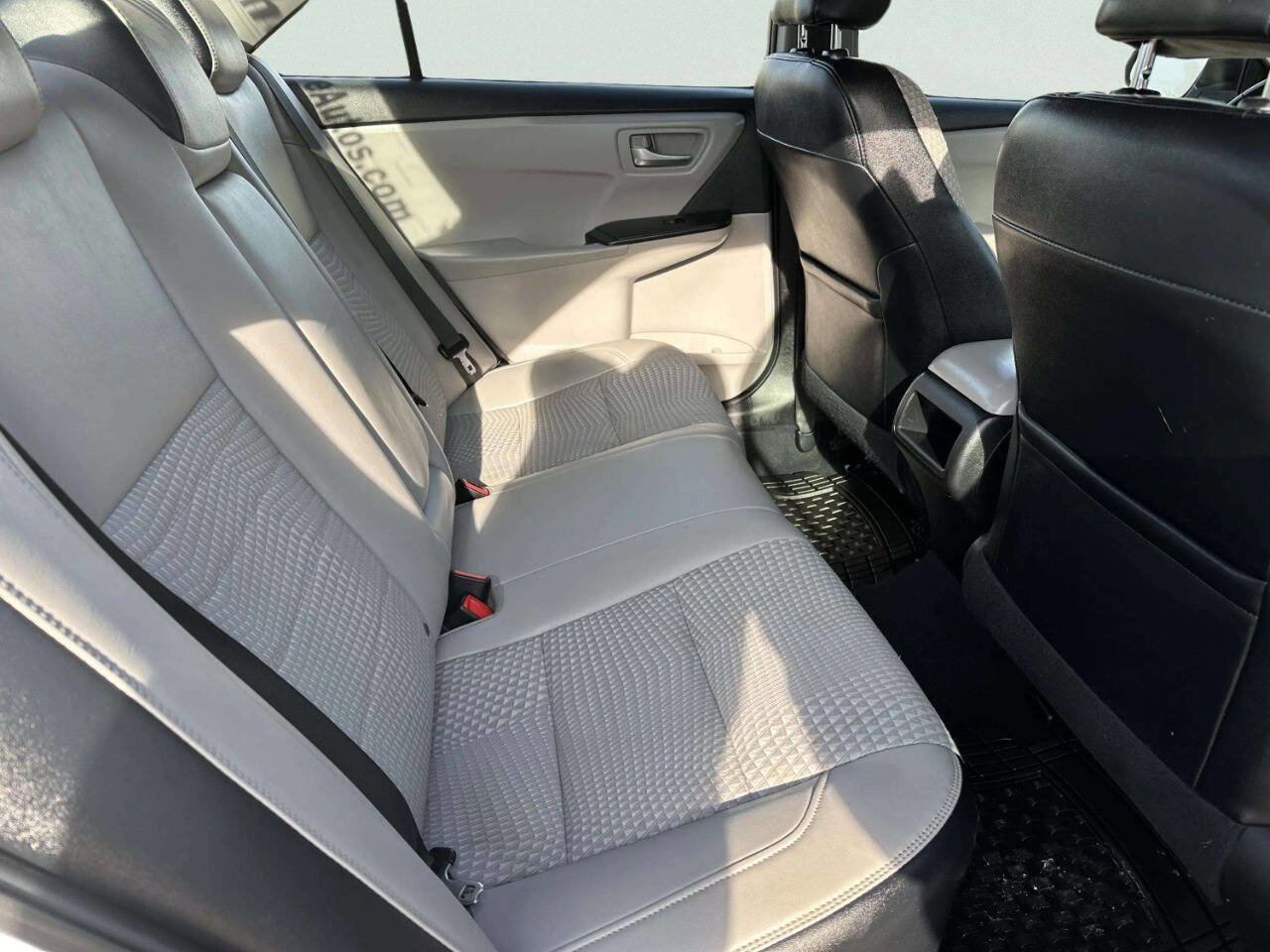 Used 2015 Toyota Camry SE FWD image 14