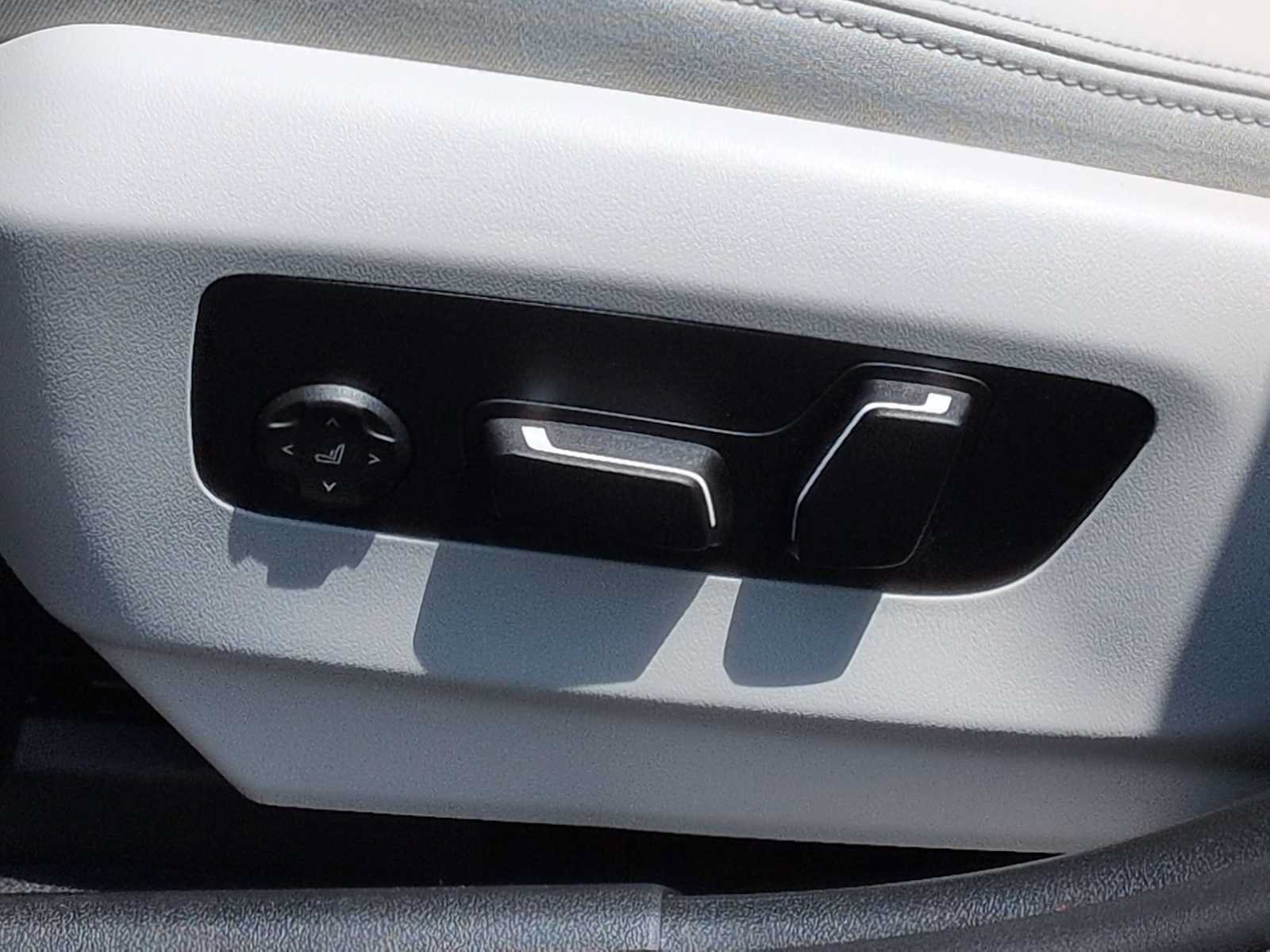 New 2026 BMW i5 w/ Executive Package AWD/4WD image 18