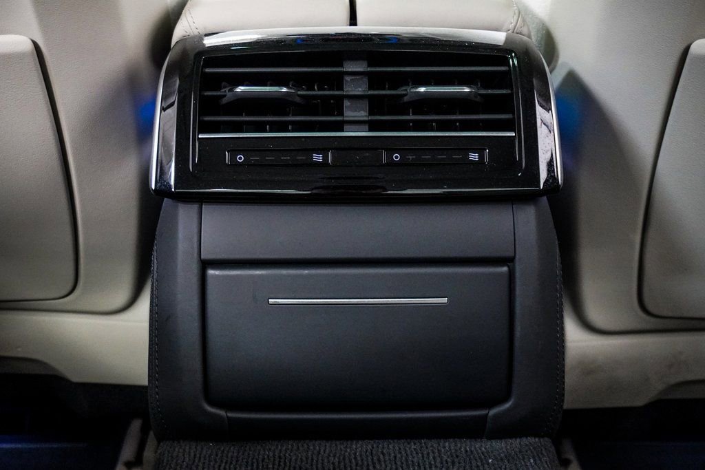 Used 2022 Audi A8 L 3.0T w/ Luxury Package image 25