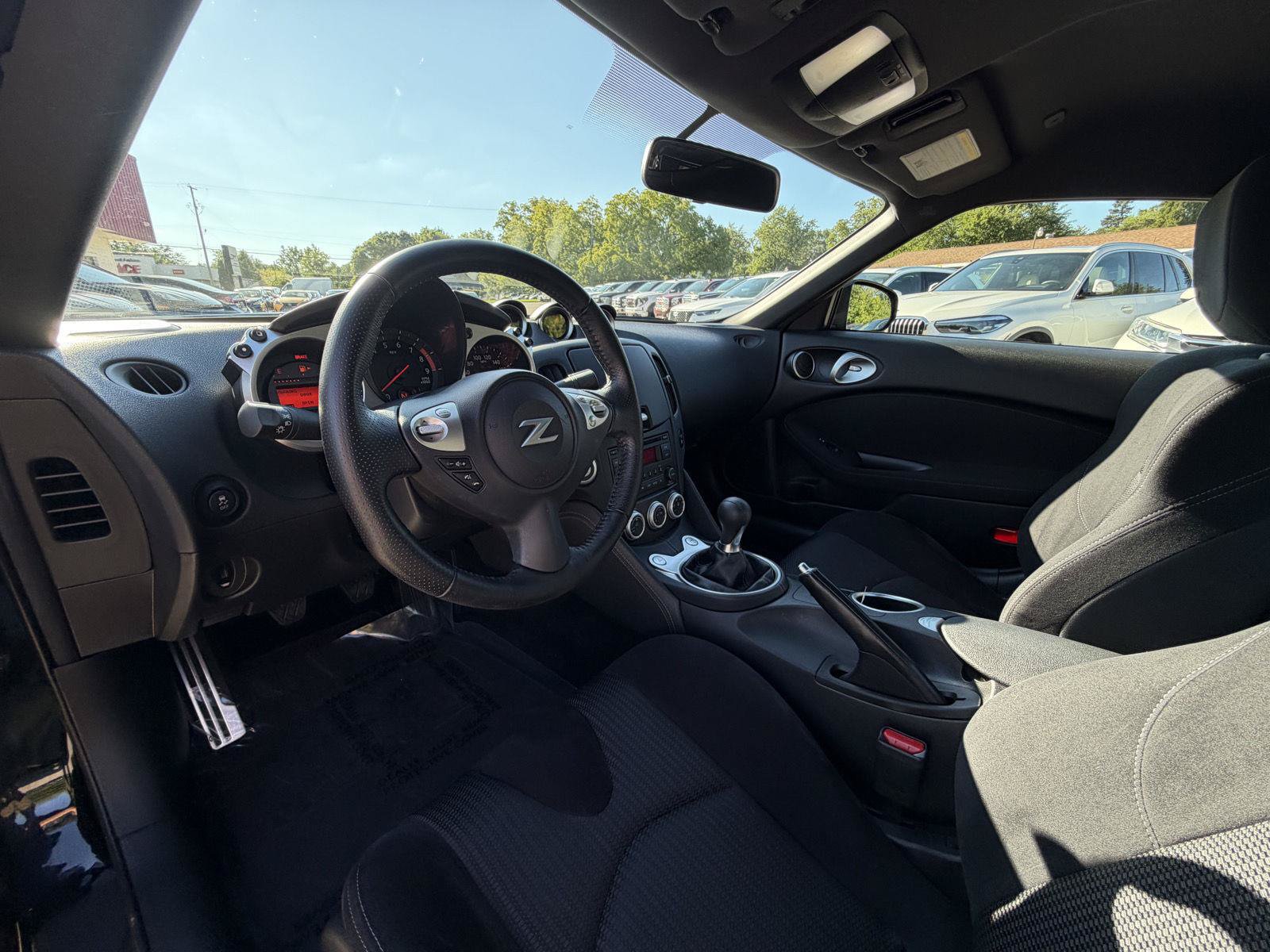 Used 2017 Nissan 370Z Coupe RWD image 14