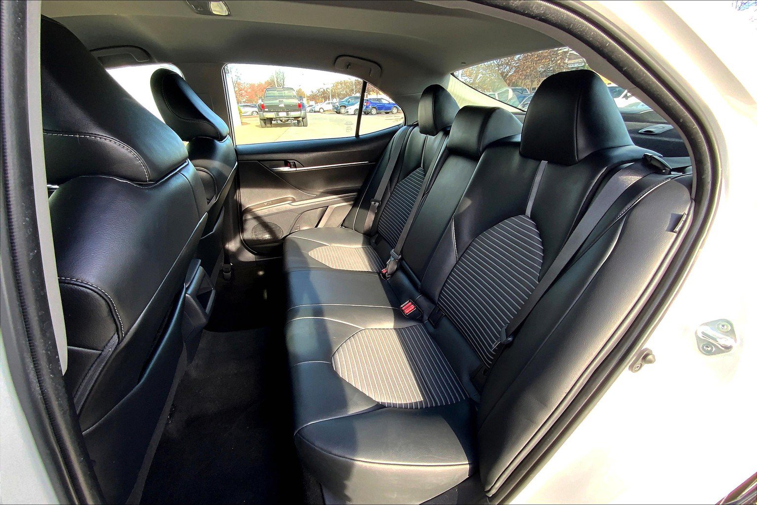 Used 2022 Toyota Camry SE FWD image 30