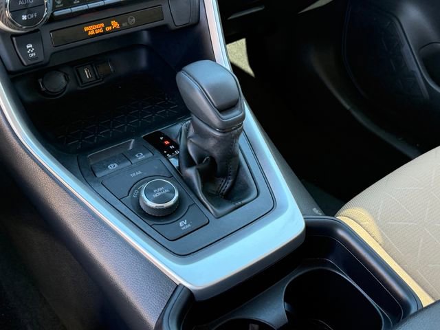Used 2021 Toyota RAV4 XLE w/ Convenience Package image 18