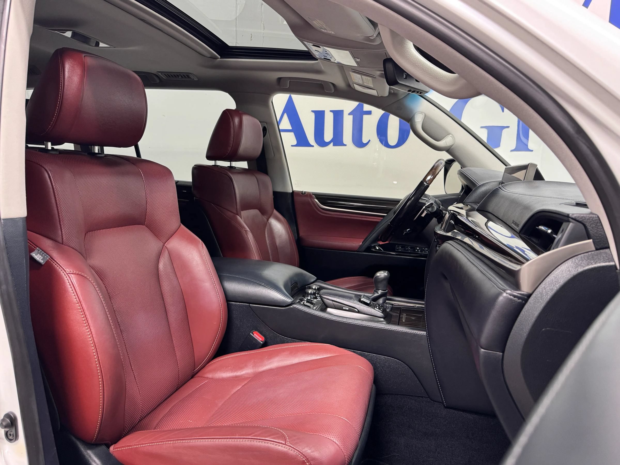 Used 2016 Lexus LX 570 4WD w/ Luxury Package image 11