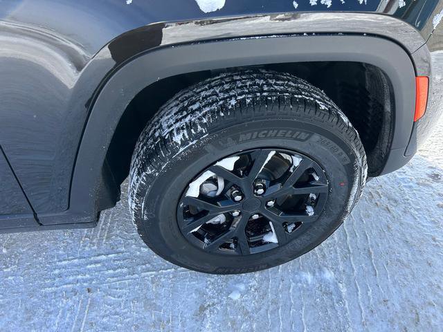 New 2025 Jeep Grand Cherokee Altitude image 24