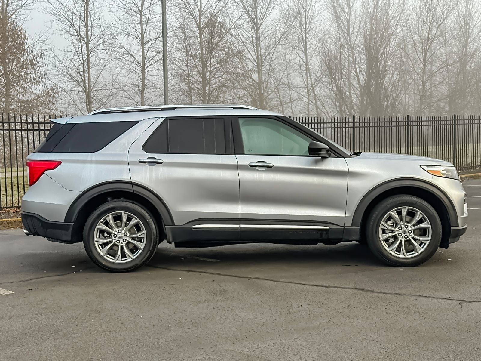 Used 2024 Ford Explorer Limited image 2