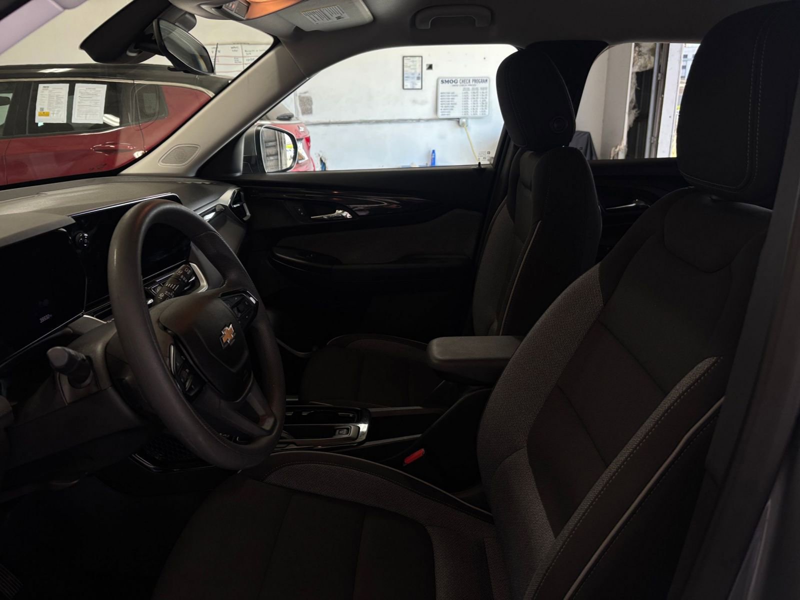 Used 2025 Chevrolet TrailBlazer LT FWD image 25