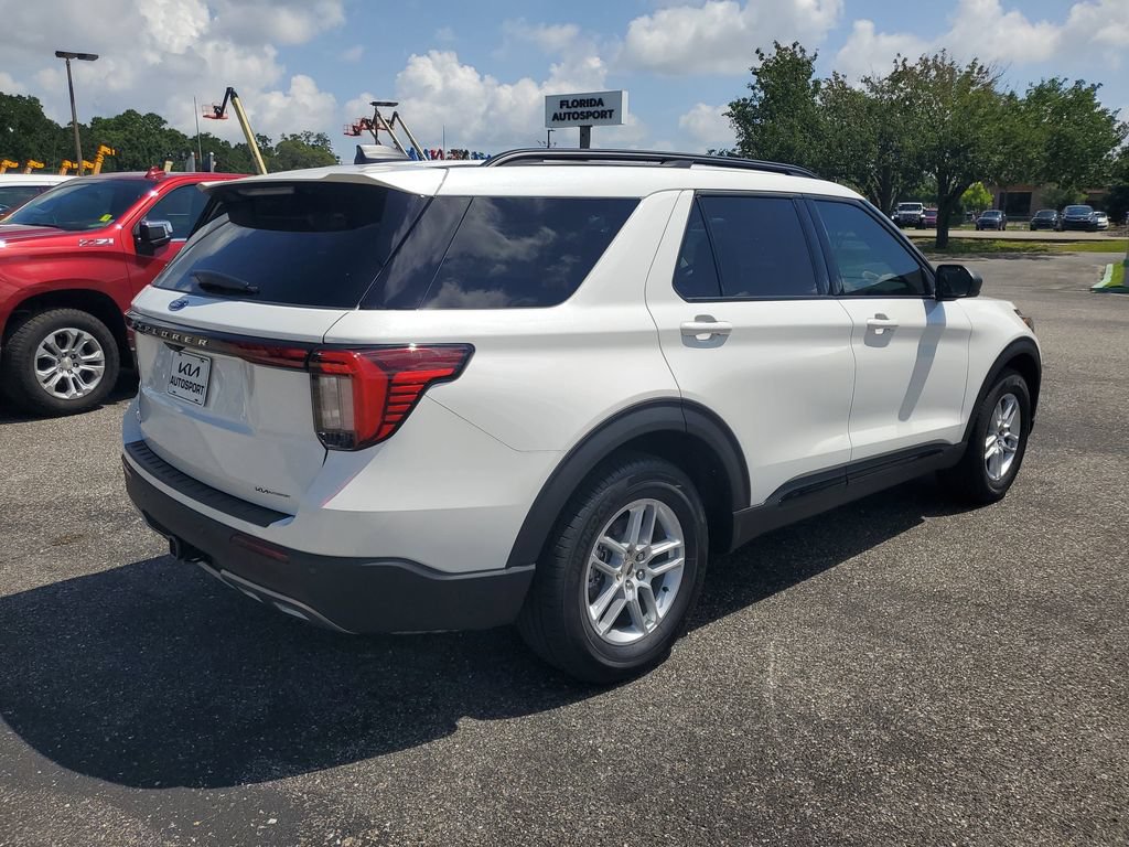 Used 2026 Ford Explorer Active w/ Active Comfort Package RWD image 4