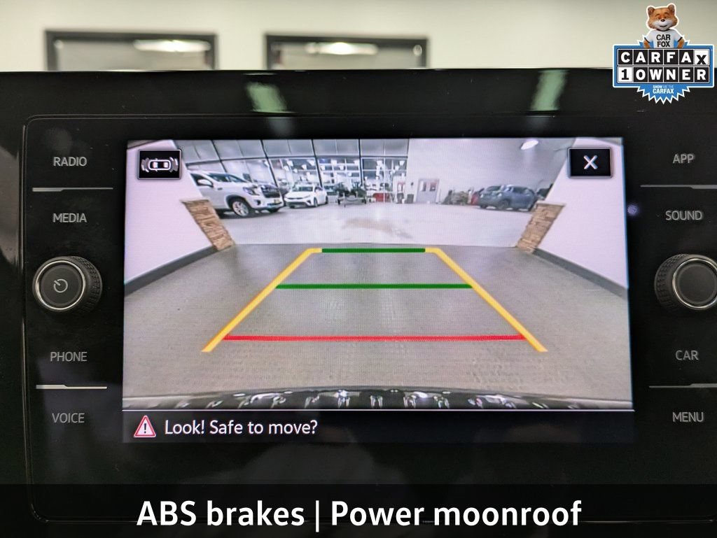Used 2025 Volkswagen Taos SE AWD/4WD image 18