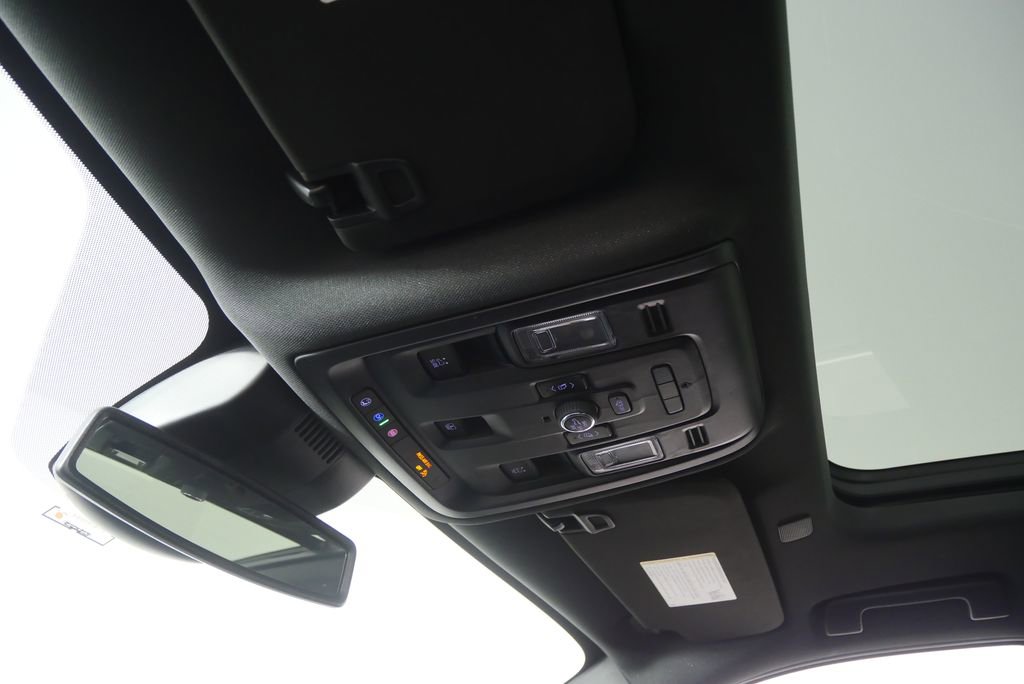 Used 2023 GMC Yukon SLT w/ SLT Premium Package image 21