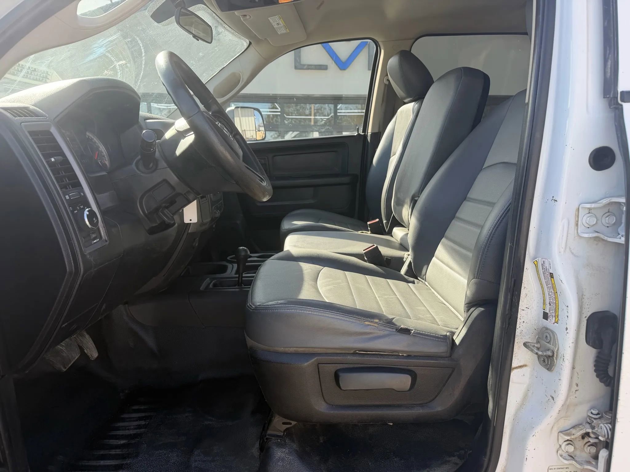 Used 2018 RAM 3500 Tradesman w/ Chrome Appearance Group AWD/4WD image 16