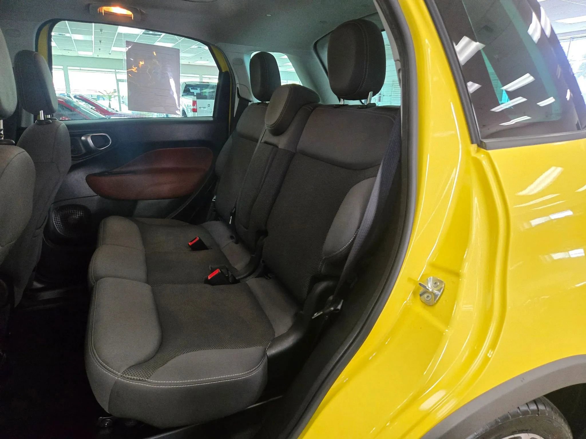 Used 2014 FIAT 500L Trekking w/ Popular Equipment Group image 16