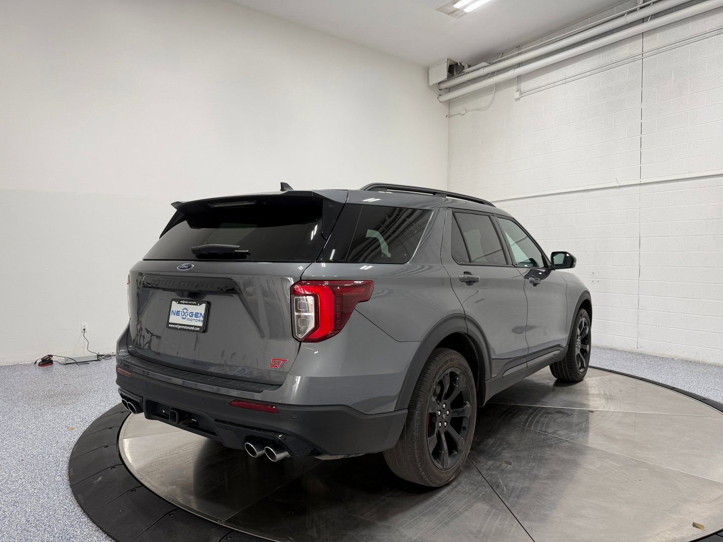 Used 2023 Ford Explorer ST w/ Equipment Group 401A image 7