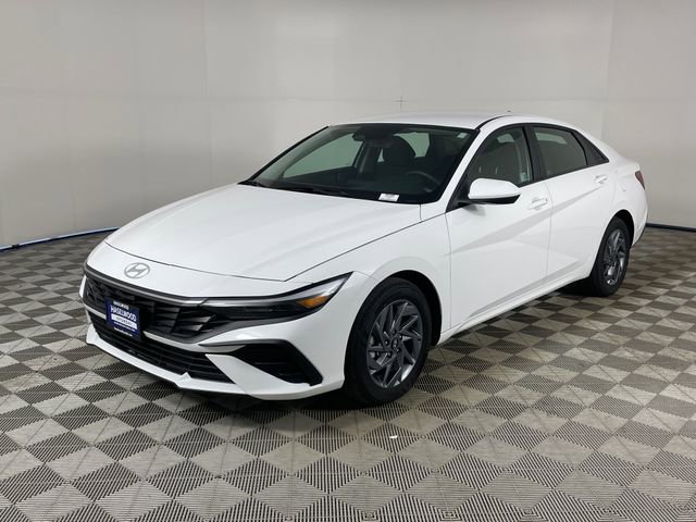 Used 2025 Hyundai Elantra Hybrid FWD image 1