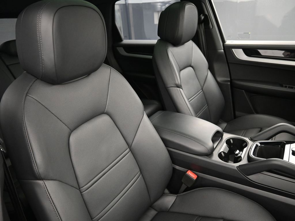 Certified 2026 Porsche Cayenne E-Hybrid AWD/4WD image 24
