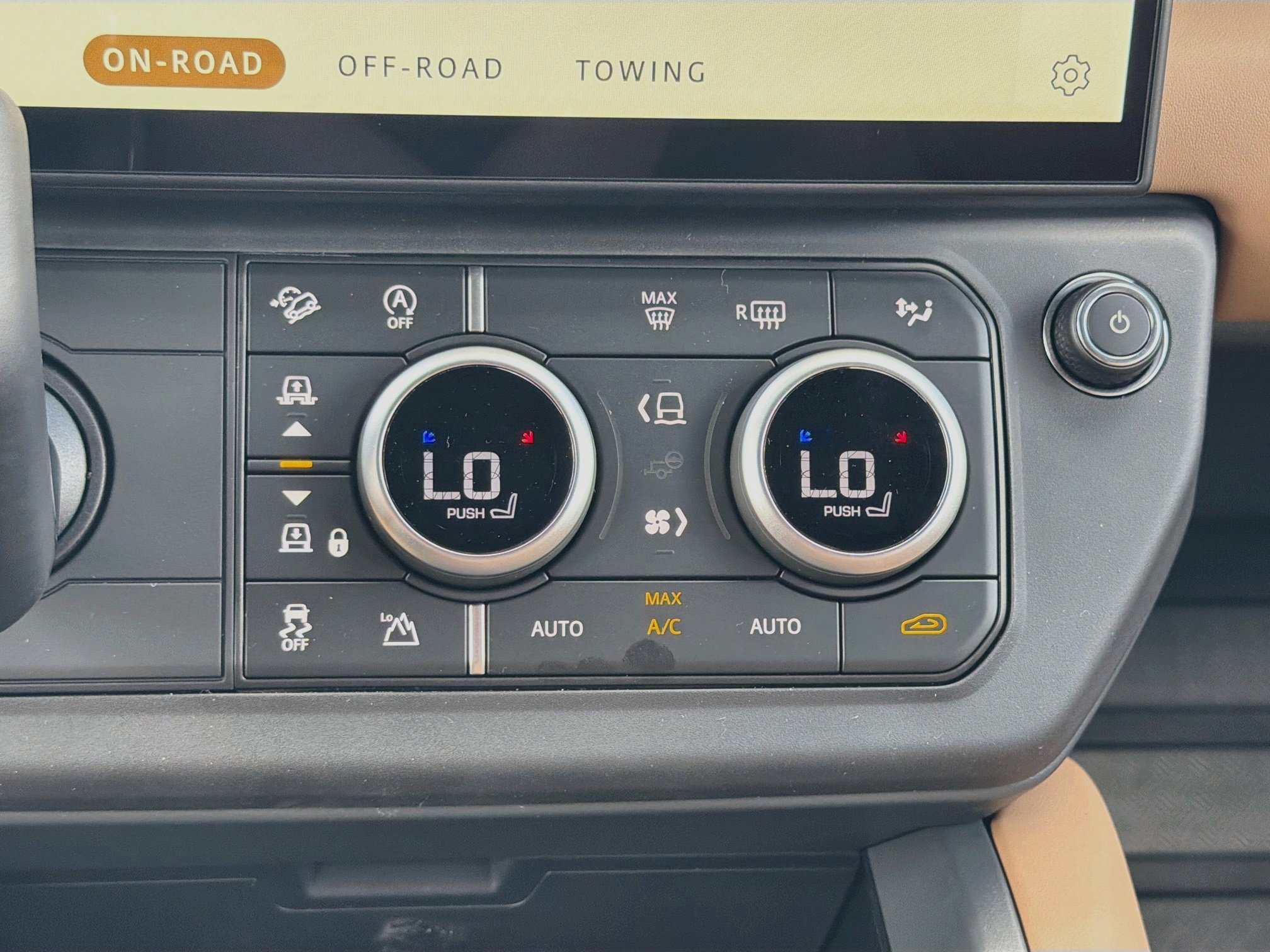 New 2026 Land Rover Defender 110 X-Dynamic SE AWD/4WD image 35