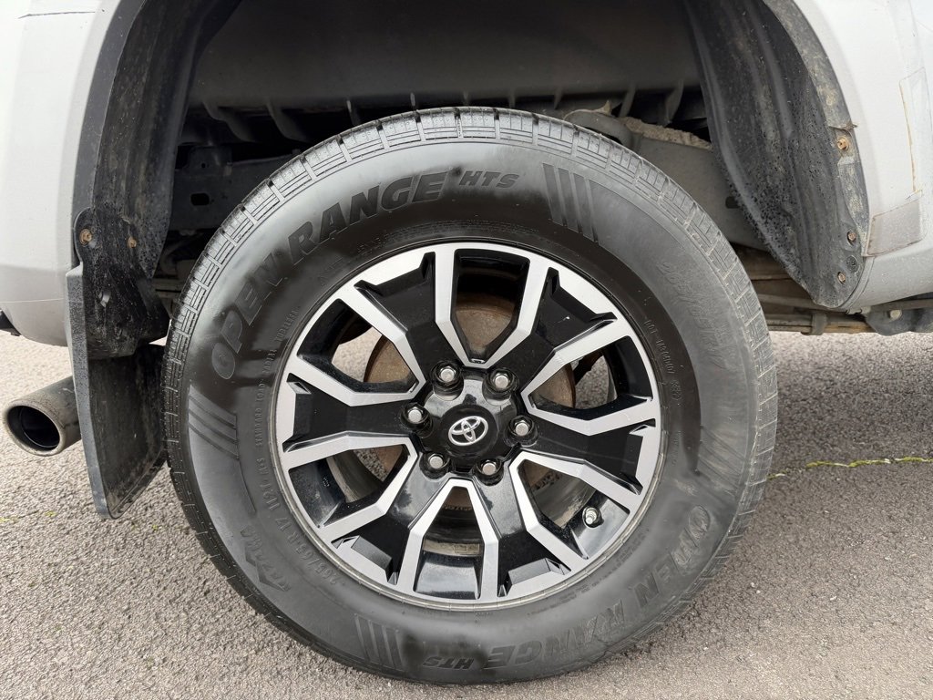 Used 2020 Toyota Tacoma TRD Sport w/ Blackout Package image 10