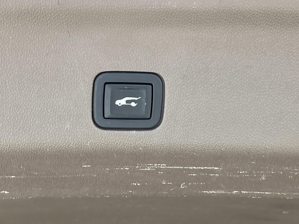 Used 2021 GMC Yukon XL Denali w/ Denali Premium Package image 13