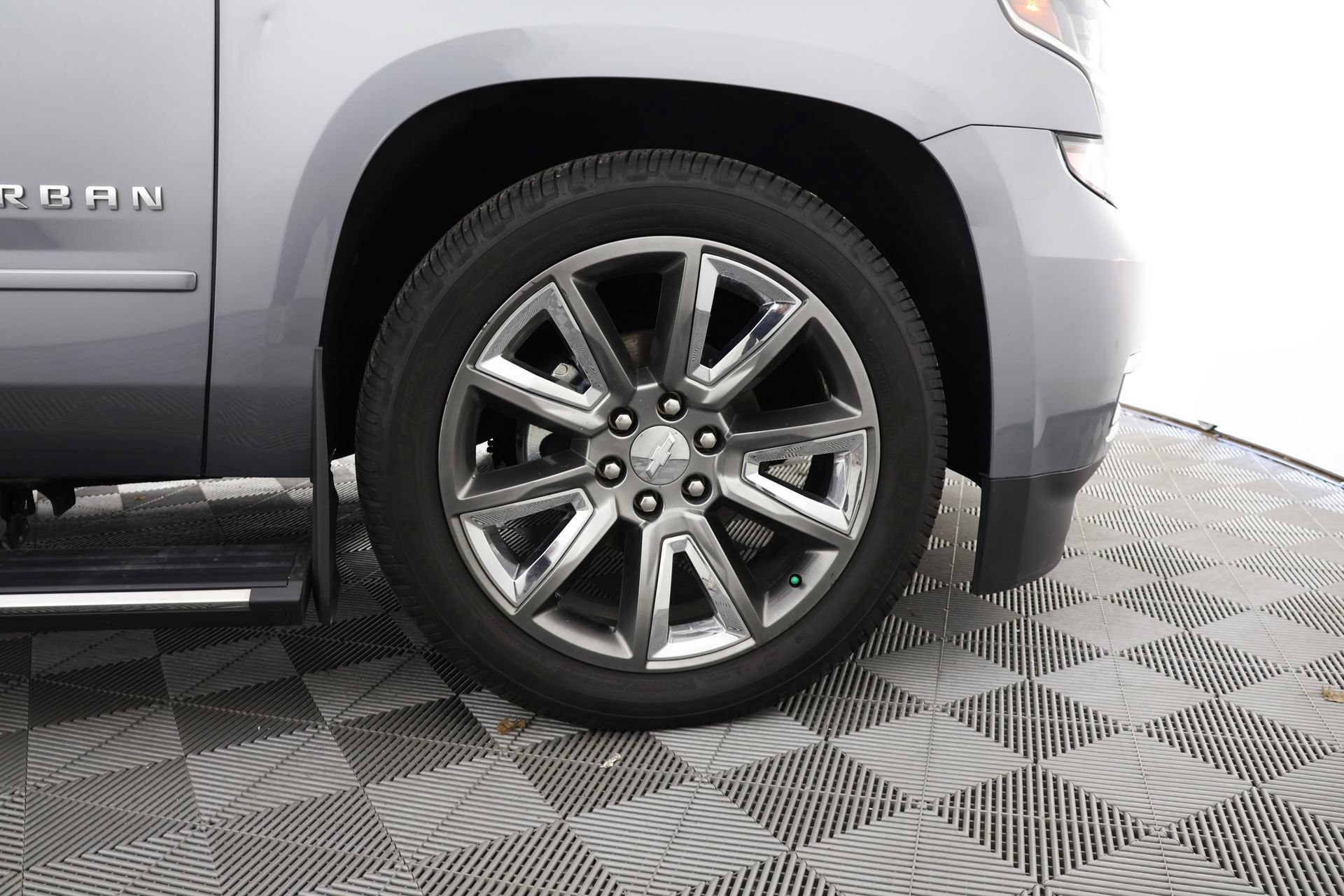 Used 2018 Chevrolet Suburban Premier AWD/4WD image 40