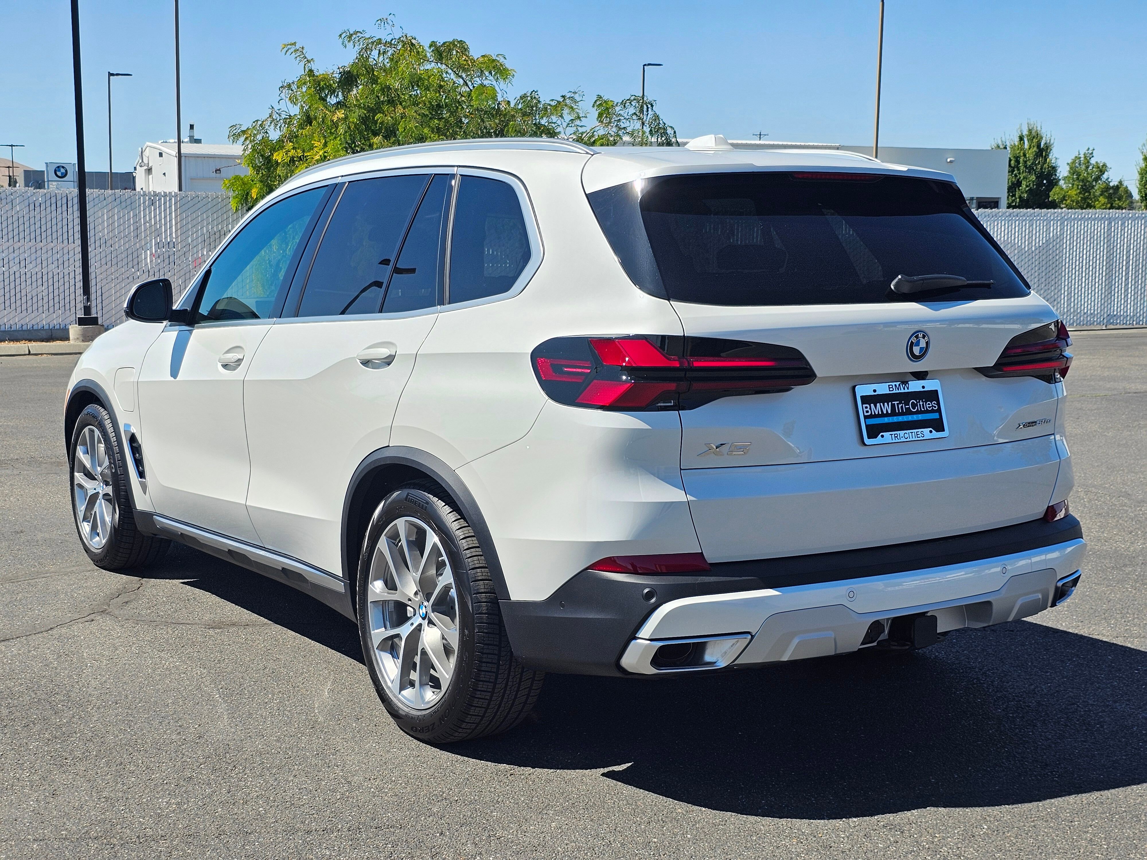 New 2026 BMW X5 xDrive50e image 4