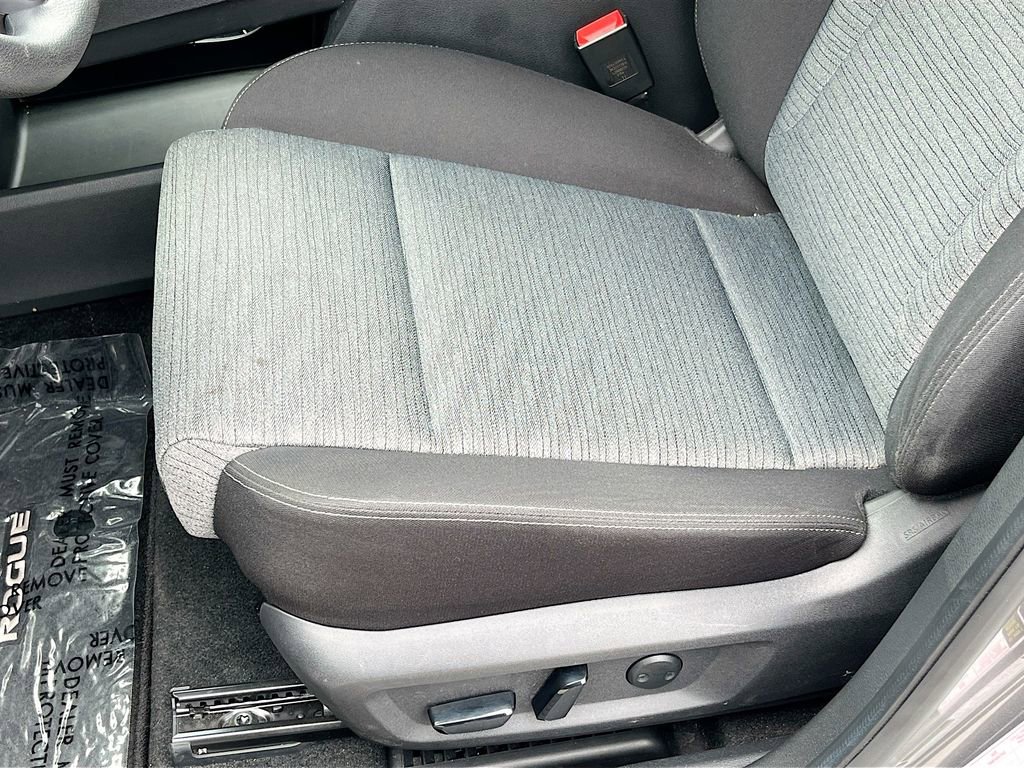 Used 2023 Nissan Rogue SV image 19