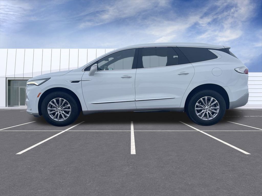 Used 2023 Buick Enclave Essence image 5