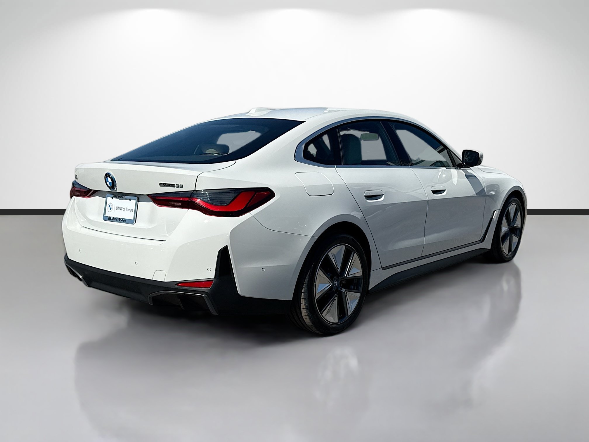 Used 2023 BMW i4 eDrive35 w/ Premium Package RWD image 3