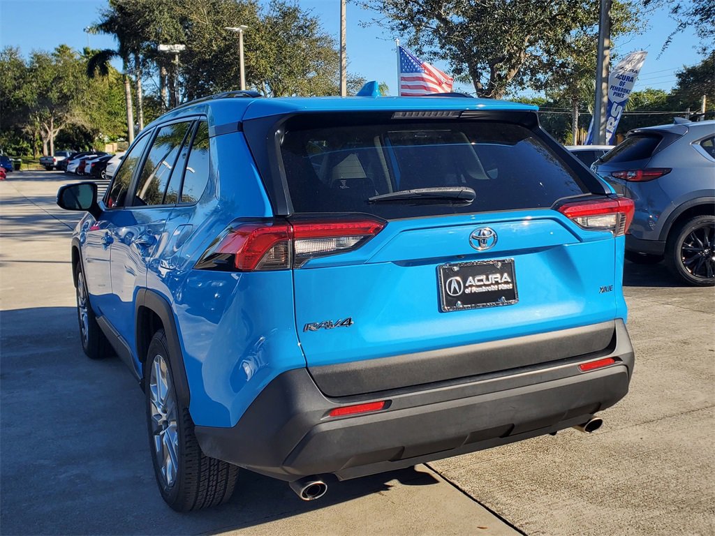 Used 2020 Toyota RAV4 XLE Premium image 4