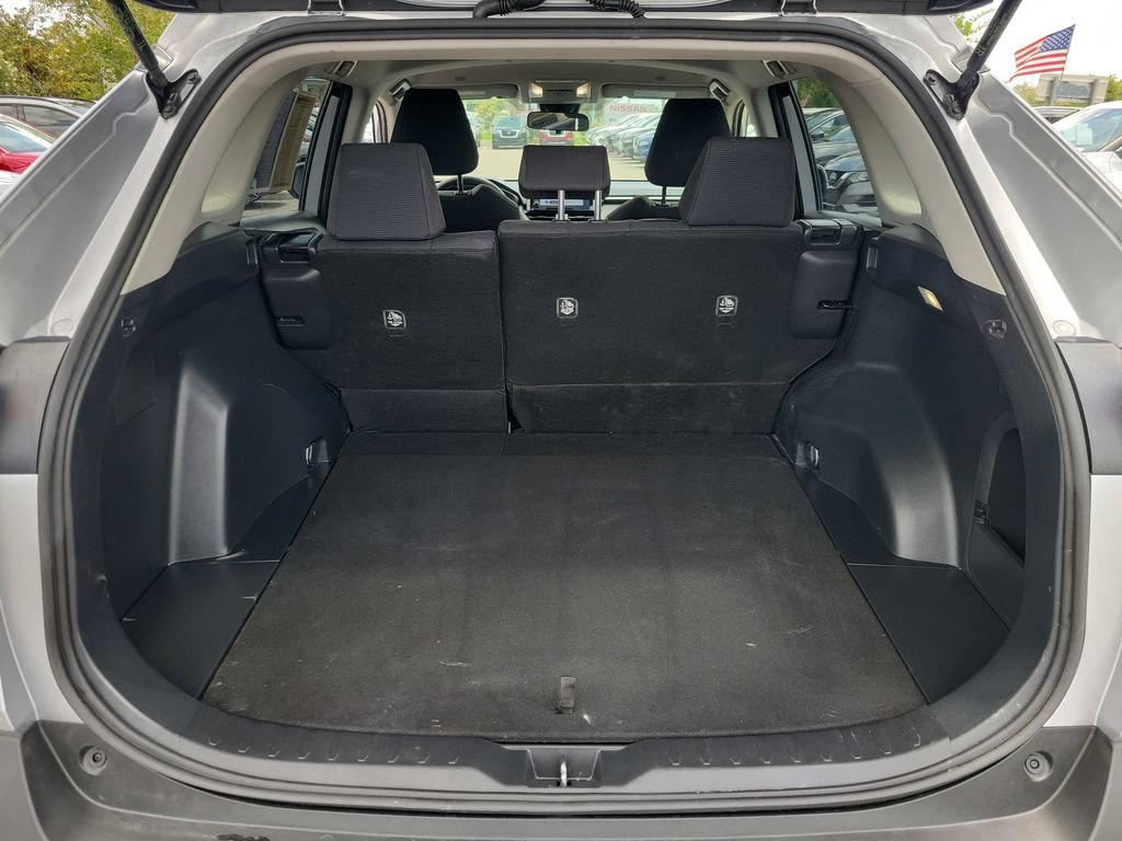 Used 2025 Toyota RAV4 LE AWD/4WD image 8