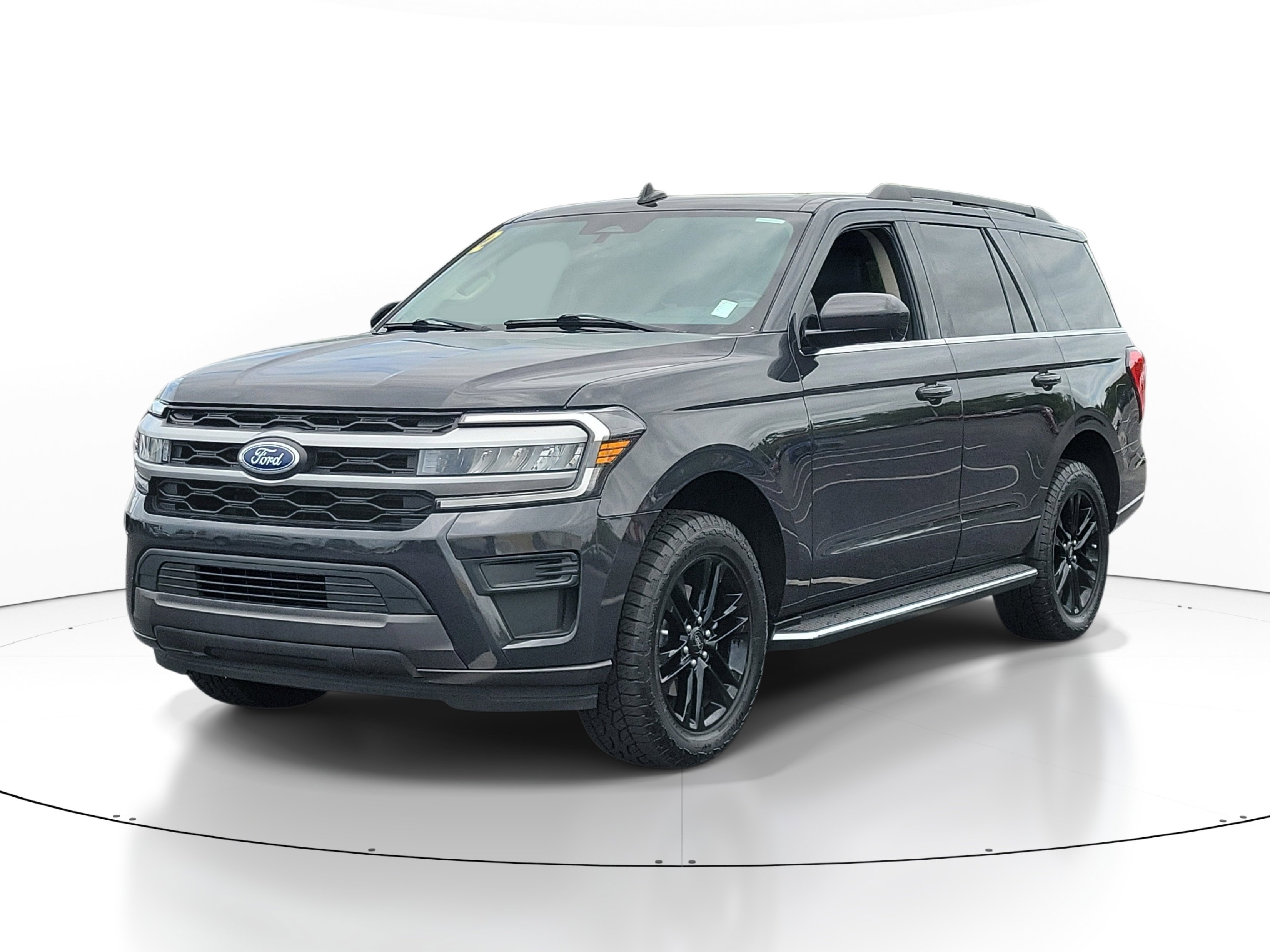 Used 2022 Ford Expedition XLT RWD image 3