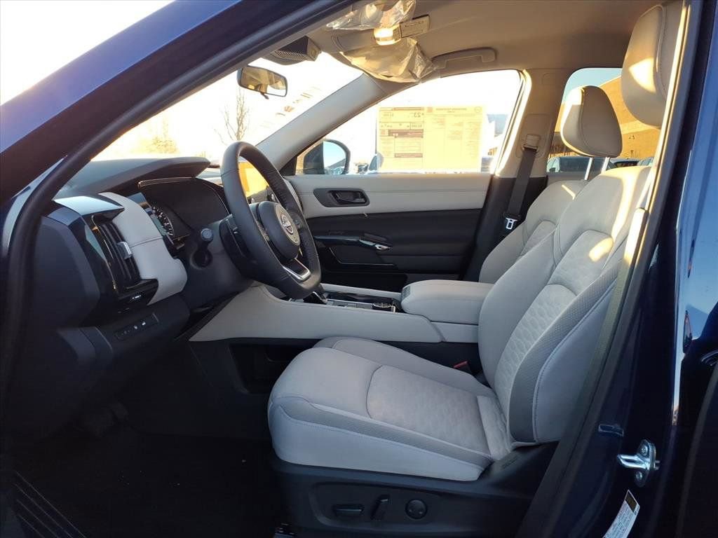 New 2025 Nissan Pathfinder SV w/ Black Appearance Package image 25