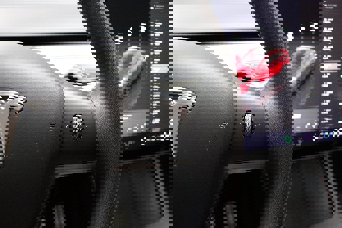 Used 2023 Tesla Model Y Performance image 14