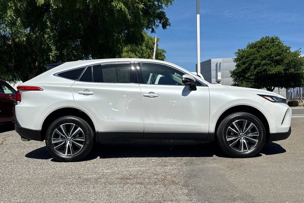 Used 2024 Toyota Venza LE AWD/4WD image 2