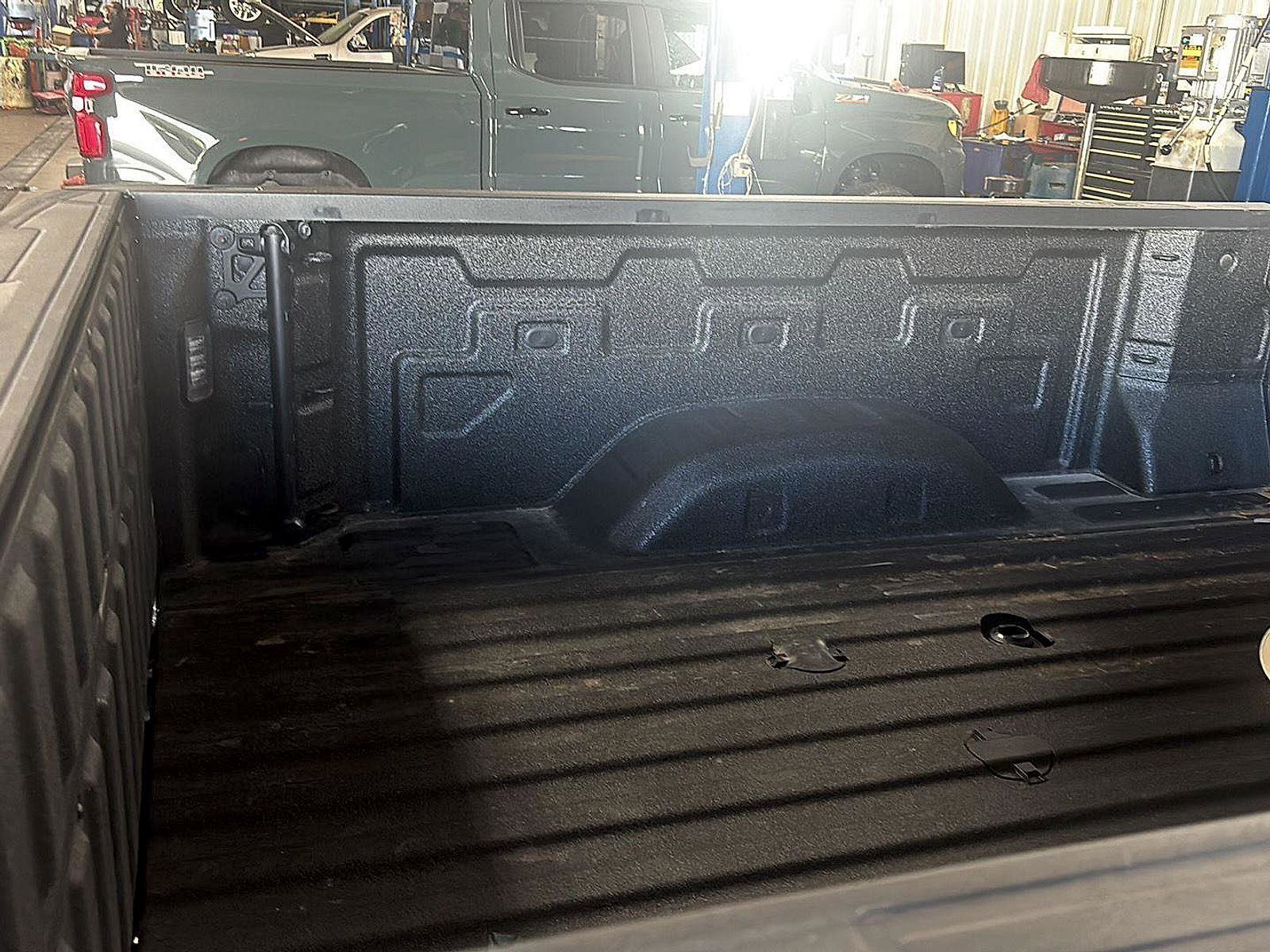 Used 2025 GMC Sierra 3500 Denali Ultimate image 9