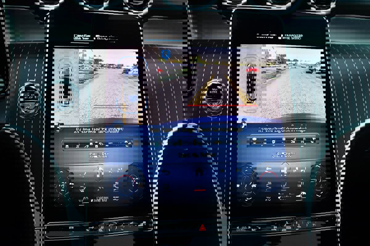 Used 2024 Mercedes-Benz GLC 300 4MATIC w/ AMG Line image 22