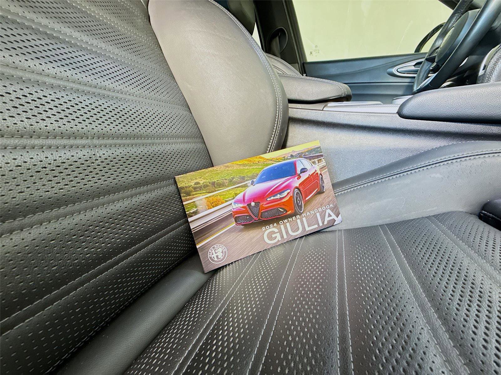 Used 2024 Alfa Romeo Giulia Veloce image 24