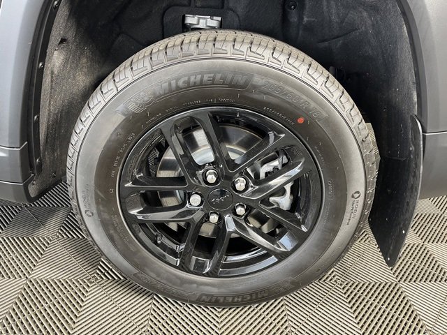 Used 2025 Jeep Grand Cherokee L Laredo image 10