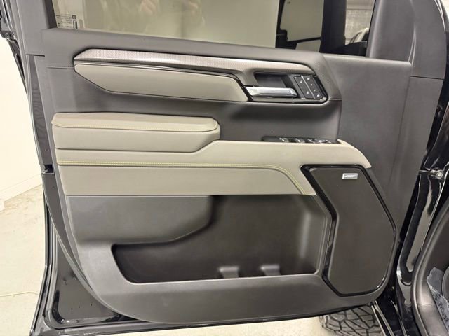 Used 2025 Chevrolet Silverado 2500 ZR2 w/ Technology Package image 13