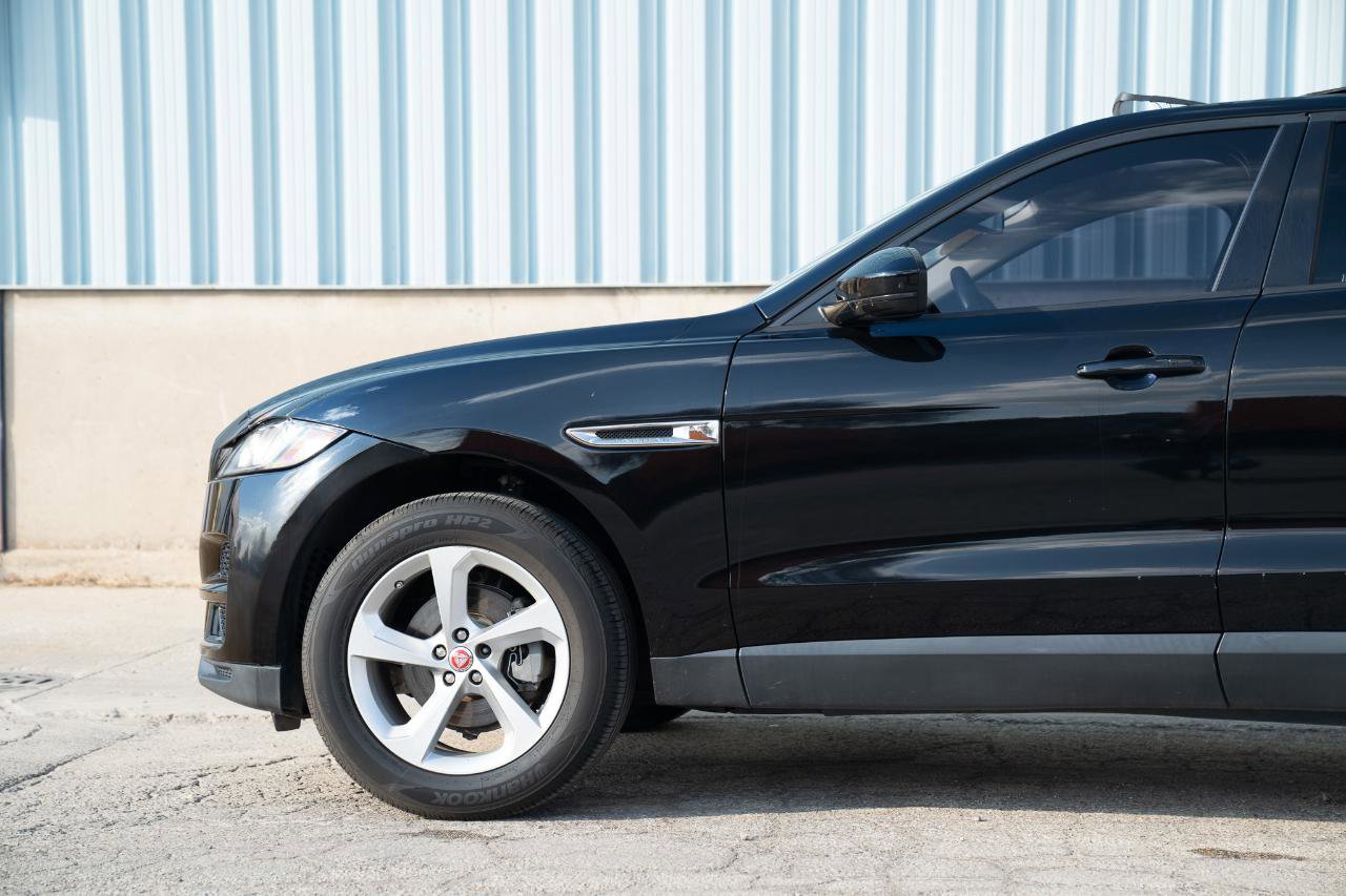 Used 2017 Jaguar F-PACE Premium image 7