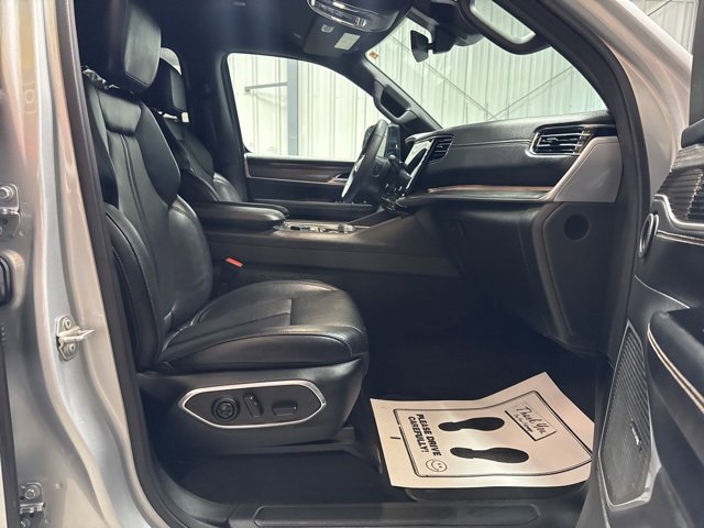 Used 2024 Jeep Wagoneer L Series II image 30