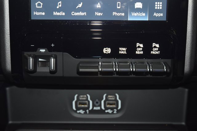 Used 2024 RAM 3500 Big Horn w/ Towing Technology Group image 35