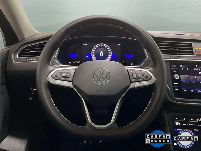Used 2023 Volkswagen Tiguan SE w/ Panoramic Sunroof Package image 10