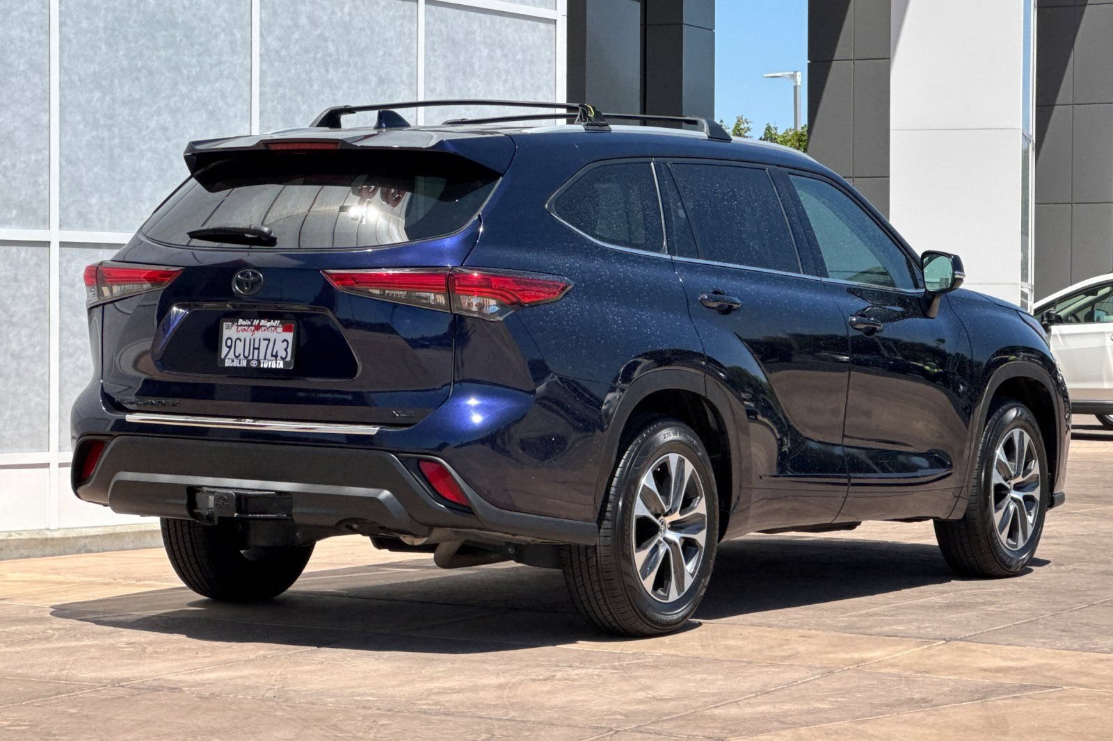 Used 2022 Toyota Highlander XLE FWD image 4
