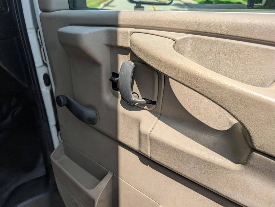 Used 2008 Chevrolet Express 3500 image 31