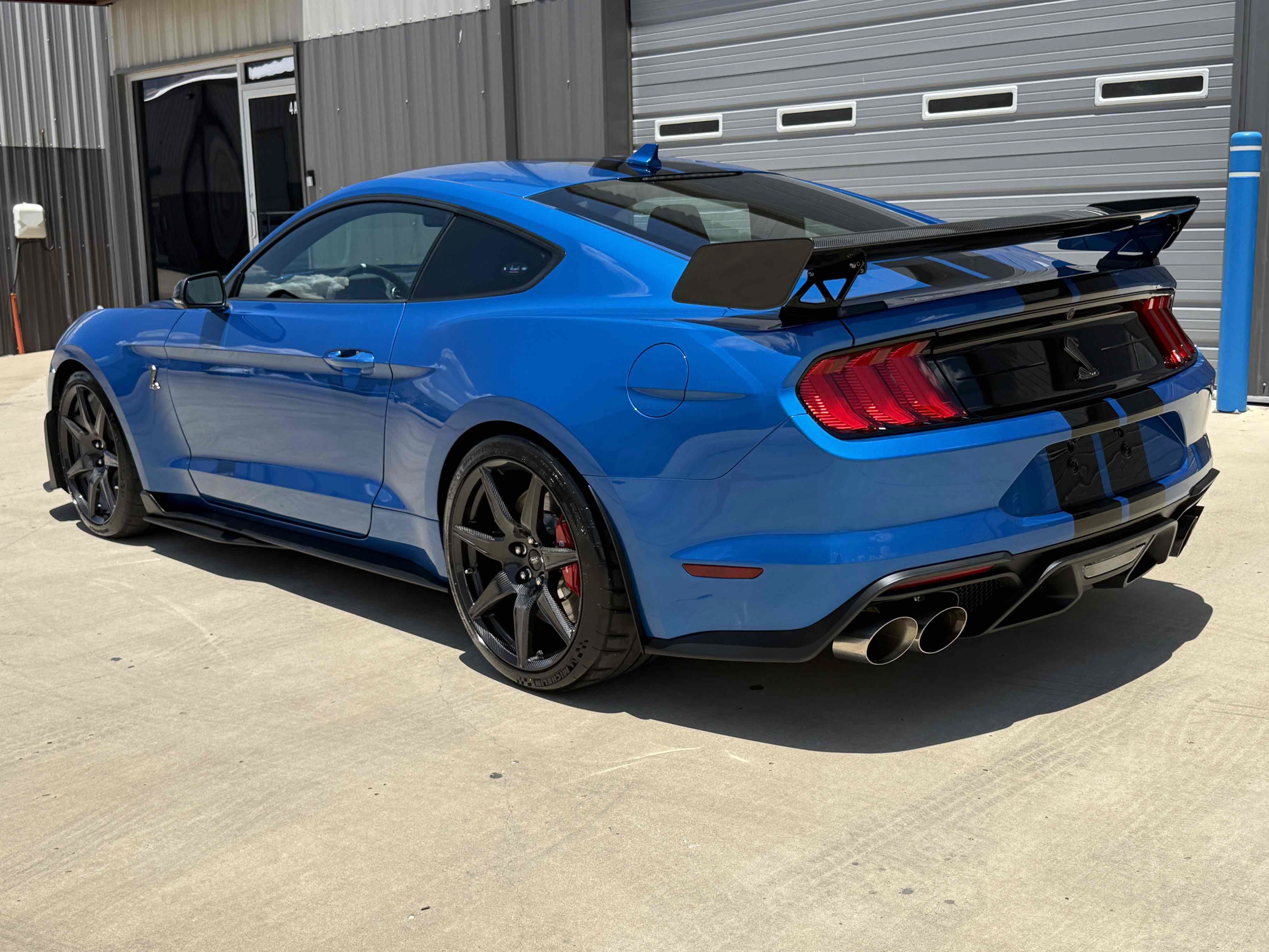 Used 2021 Ford Mustang Shelby GT500 w/ Carbon Fiber Track Pack RWD image 8