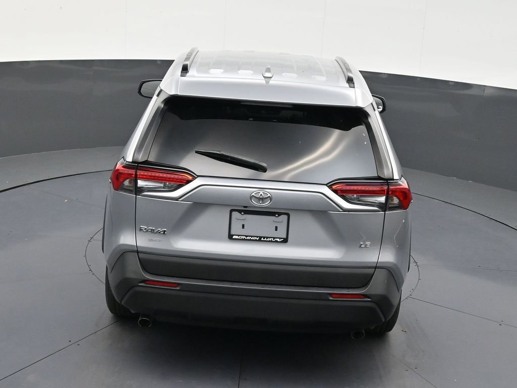 Used 2020 Toyota RAV4 LE FWD image 15